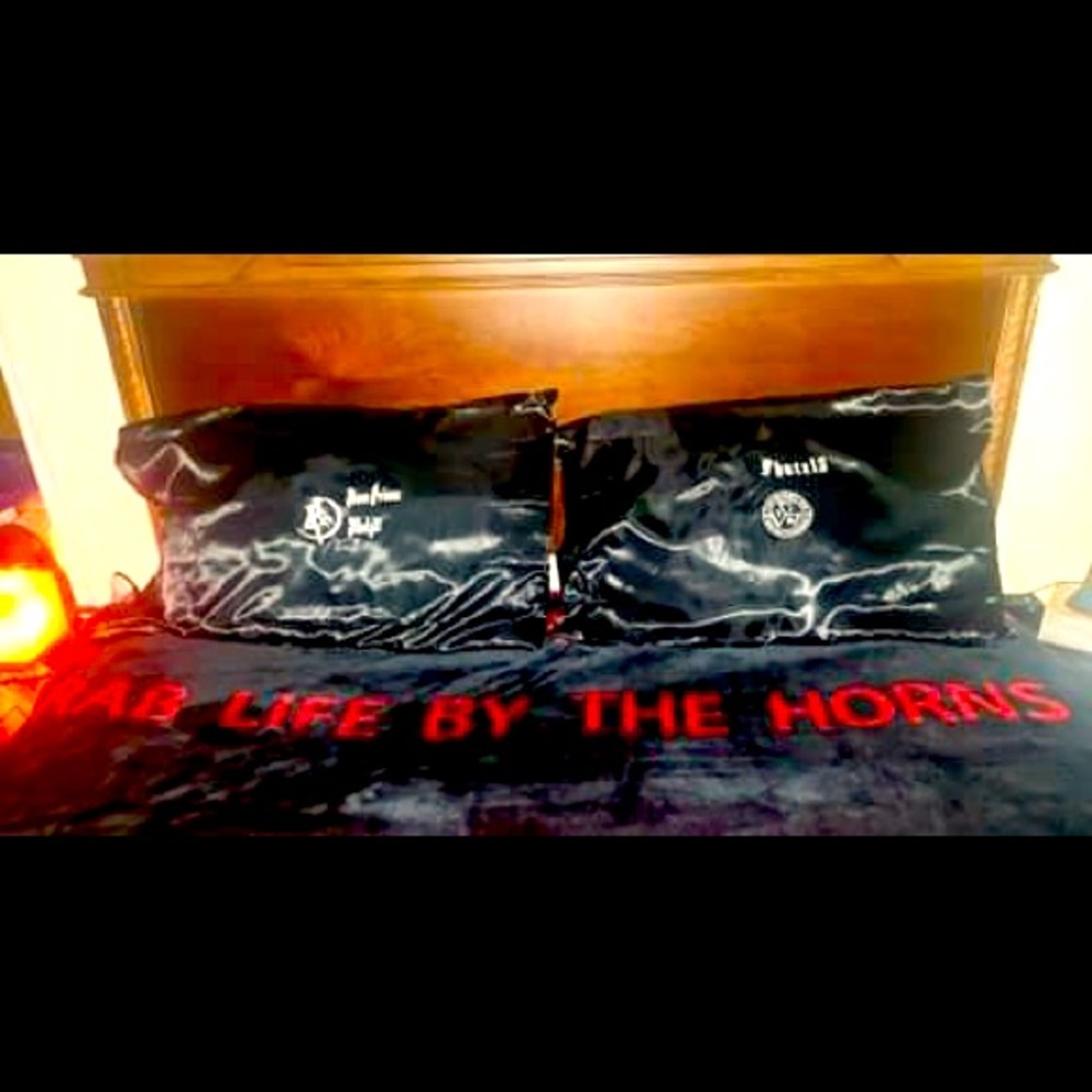 Satin Pillowcase w/Glow in the dark print